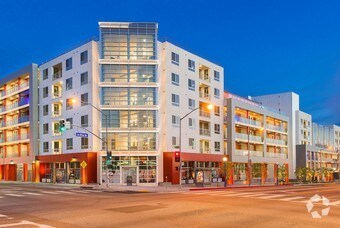 Foto principal - 1234 N La Brea Ave
