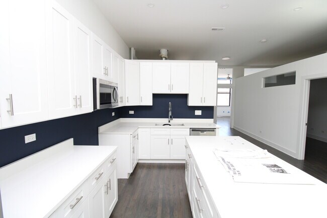 Foto del edificio - 1474 N Milwaukee Ave