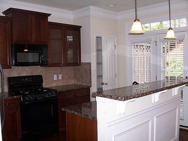 Building Photo - 11040 Brunson Dr