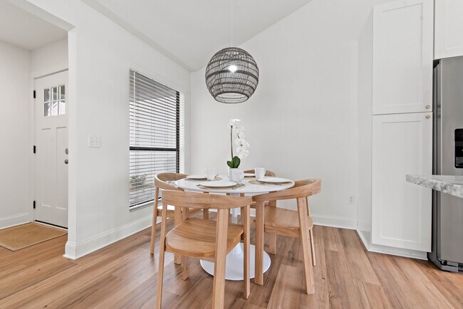 Foto del edificio - 2302 Latrium Cir N