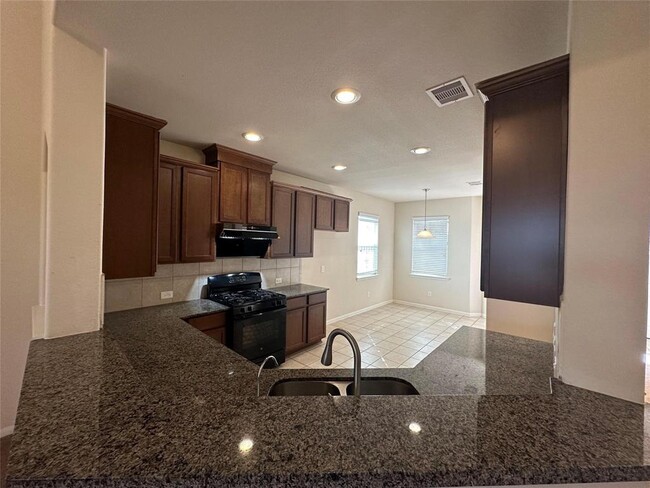 Foto del edificio - 7119 Ironwood Forest Dr