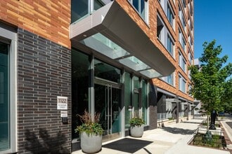 Building Photo - The Earl