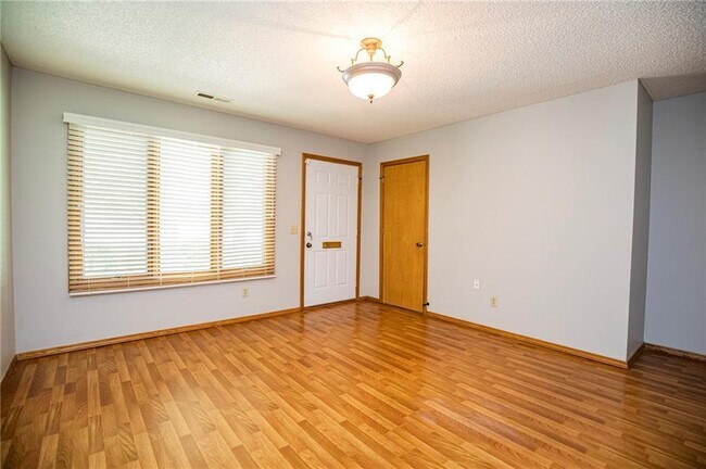 Foto del edificio - 301 SW C St