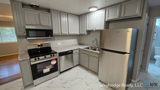 Building Photo - A Nice 3-Bed 1 Bath House in Northside!!!