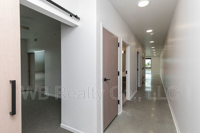 Building Photo - 315 5th St
