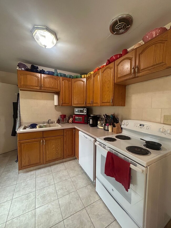 Building Photo - 3 bed, 1.5 Bath House in Park Forest
