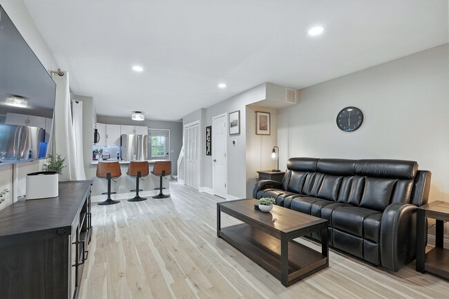 Building Photo - 2621 Wingate Ct