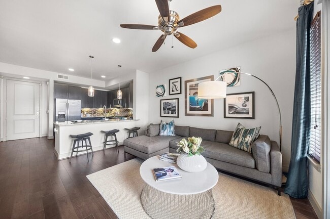 Building Photo - 1414 N Texas Avenue Unit 647