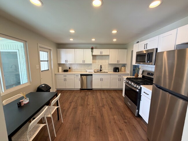 Foto del edificio - 1325 E Don Carlos Ave