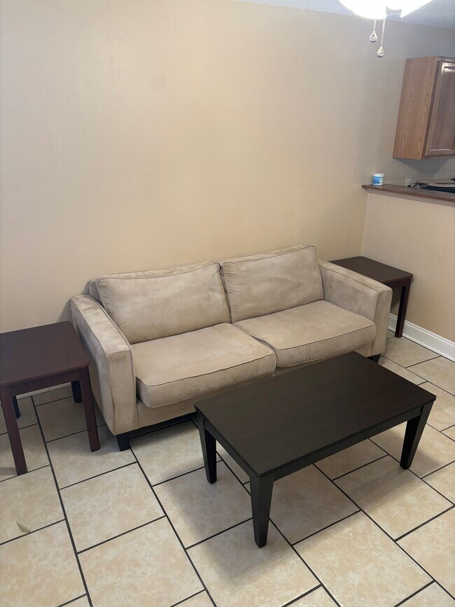 Él - 2123 Bienville St