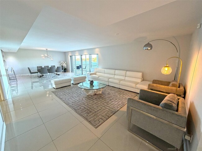 Foto del edificio - 879 NE 195th St