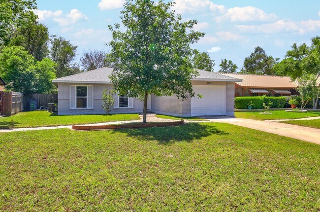 Building Photo - 1103 Kenyon Dr