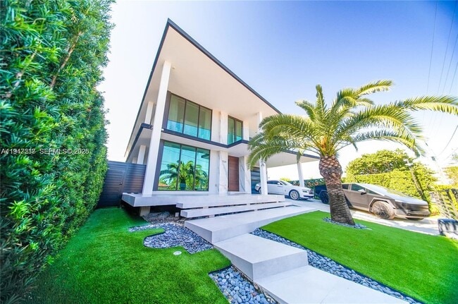 Building Photo - 7520 W Treasure Dr