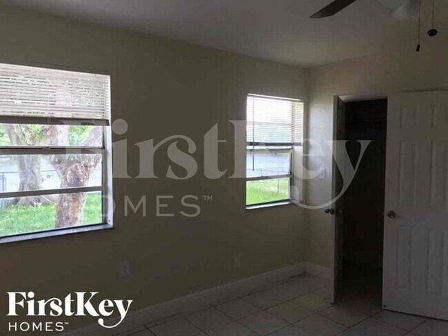 Foto del edificio - 2261 NW 172nd Terrace