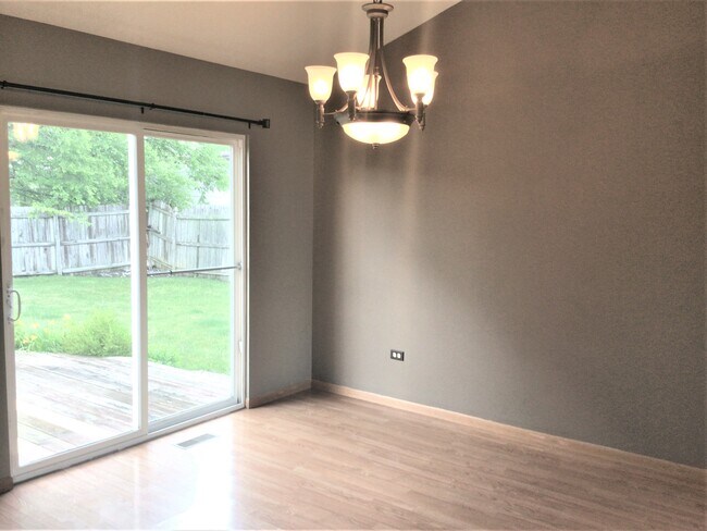 Foto del edificio - 898 Cottonwood Dr