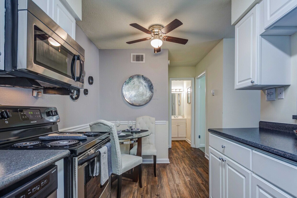 Ridgewood Students Save up to 10! Apartments Carrboro, NC