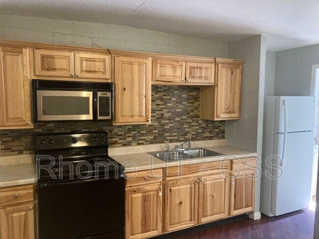 Building Photo - 2727 S Edison St