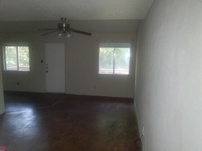 Foto del edificio - 414 W Dittmar Rd