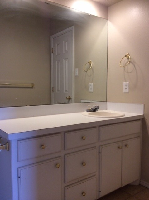 Foto del edificio - Available Now Updated 3 bed/ 2 bath/ 2 car garage