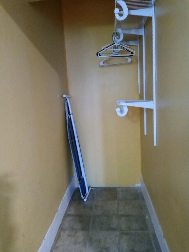 Building Photo - Large Studio apartment in Syracuse NY for ...