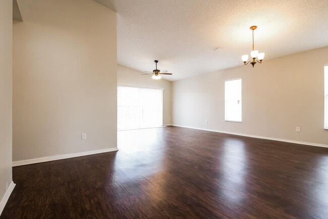 Building Photo - 105 Rock Springs Ct