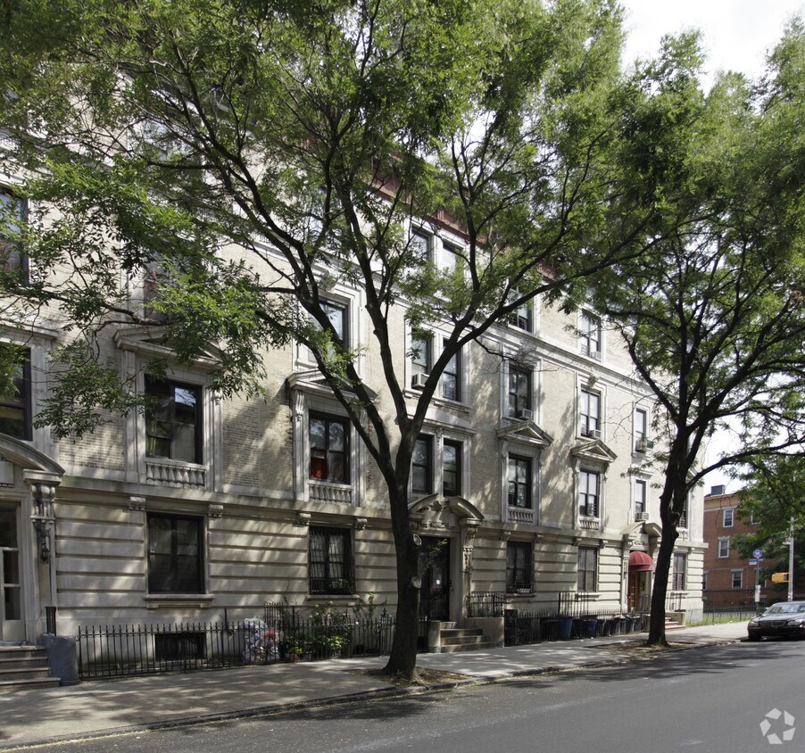 Primary Photo - 243 New York Ave