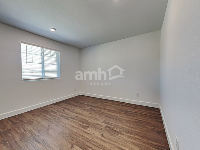 Building Photo - 8927 Tiger Tooth Ave