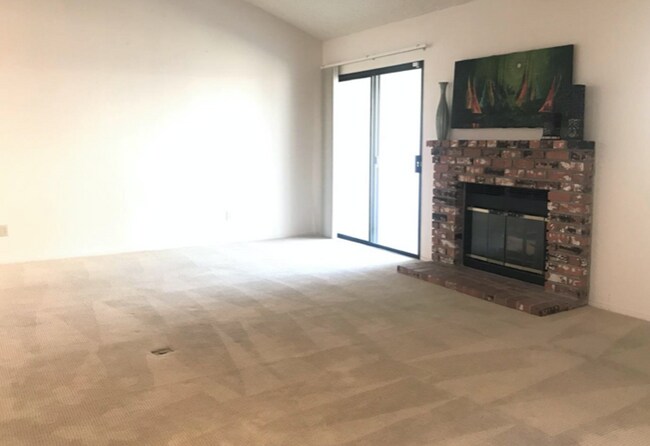 Foto del edificio - Spacious 3-Bed, 2-Bath Condo in Clovis wit...