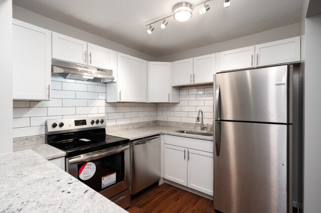 Foto del edificio - 12751 Greenwood Dr