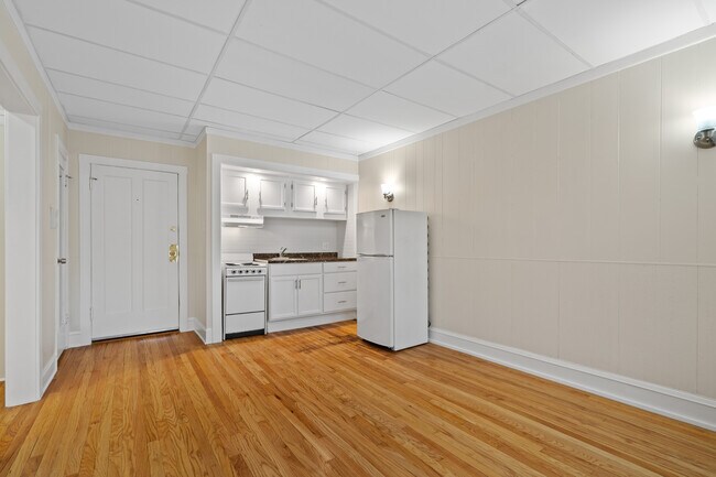 Building Photo - 1442 W Howard St