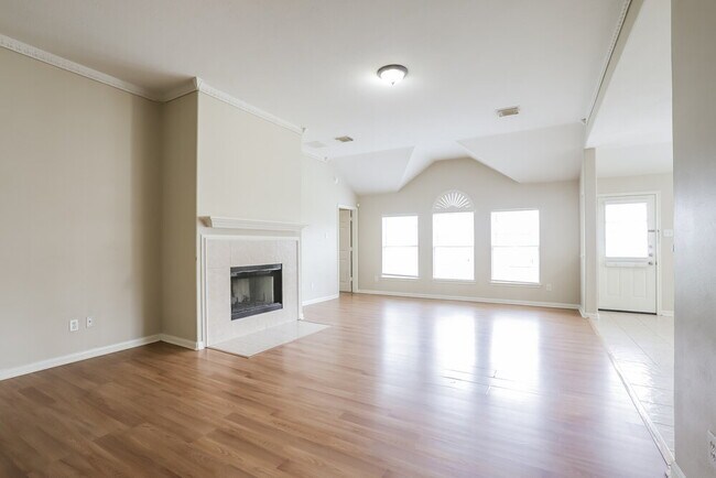 Foto del edificio - 2011 Pinecreek Pass Ln