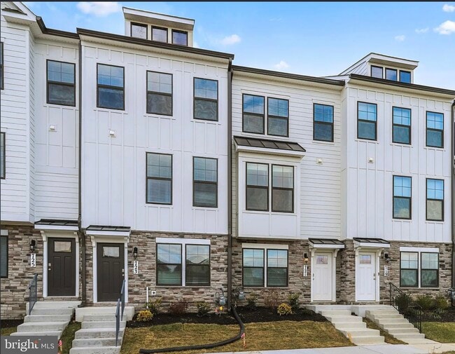 Building Photo - 723 Courier Ln