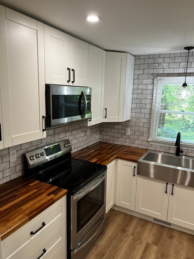 Building Photo - 6433 Forest Glen
