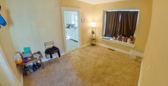 Foto del edificio - Pet Friendly + Washer & Dryer Included + Off-Street Parking! Available August 5th!