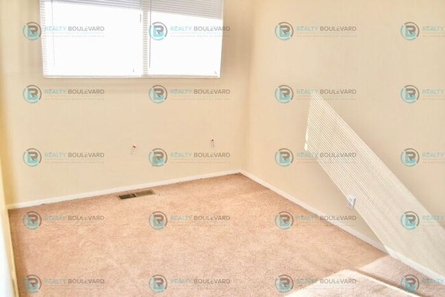 Foto del edificio - Spacious & Cozy 2-Bedroom Apartment with P...