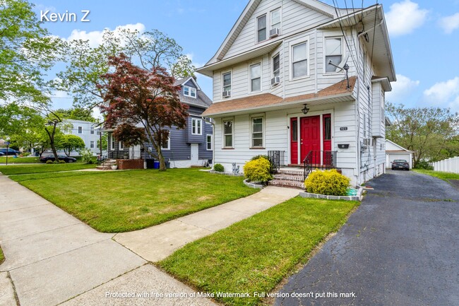 Building Photo - 921 Magill Ave