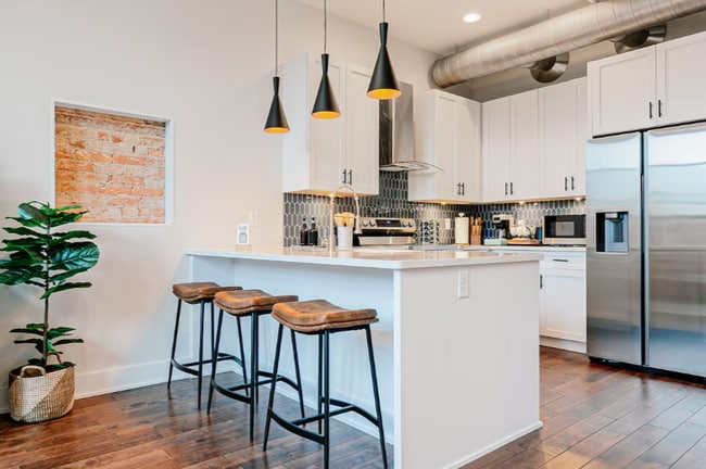 Building Photo - 122 College St