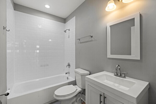 Foto del edificio - 3701 W Diversey Ave