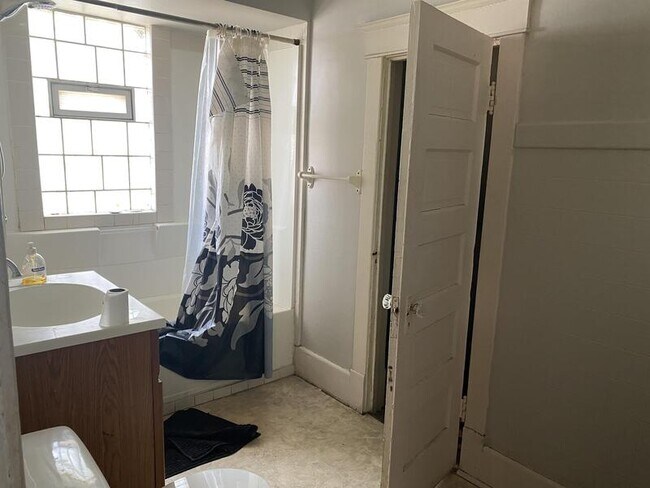 Building Photo - 4717 Baring Ave