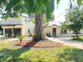 Building Photo - 912 Lake Jessie Dr