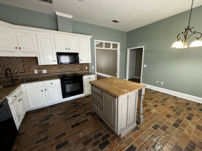 Building Photo - 155 Mason Way