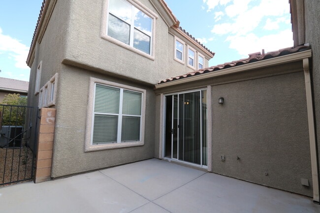 Building Photo - Beautiful Spacious 4 Bedroom Home!