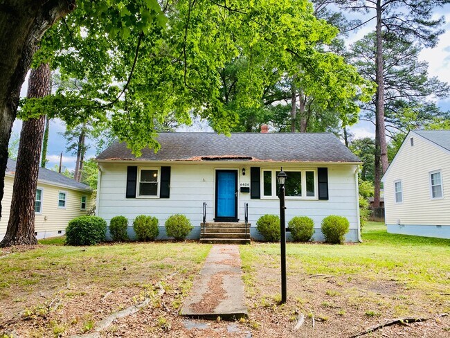 Foto del edificio - Adorable 2bdrm/1bth Rancher Located in Richmond's West End!!
