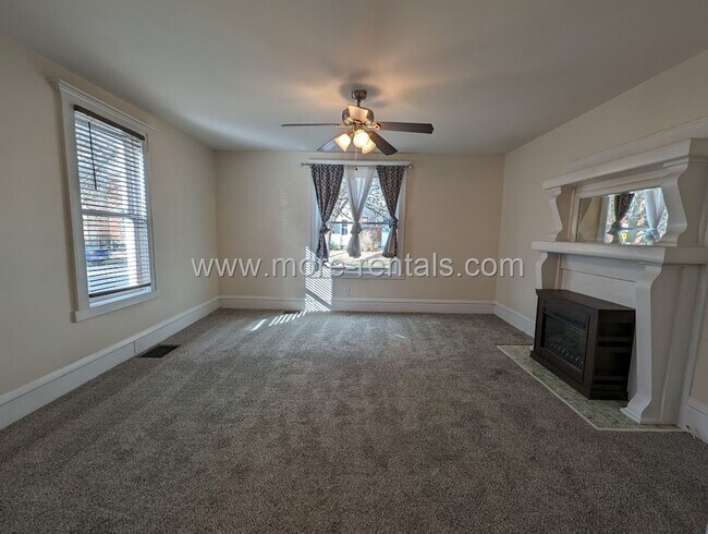 Building Photo - Large remodeled German Village area house