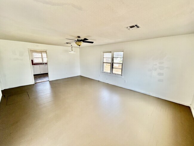 Foto del edificio - 300 E Main St