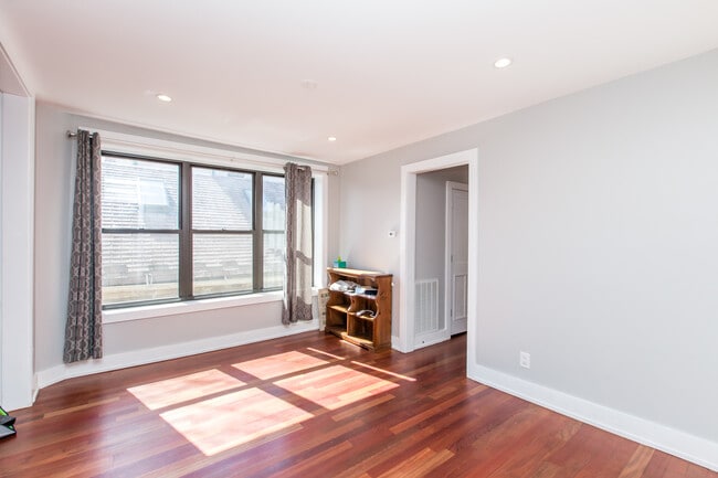 Building Photo - 1350 N Wolcott Ave