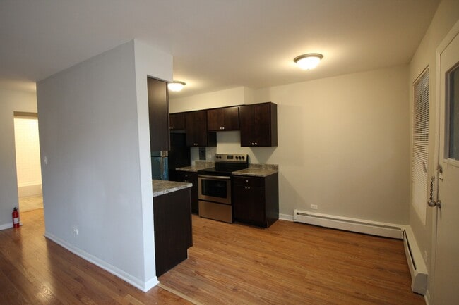 Building Photo - 1644 W Morse Ave