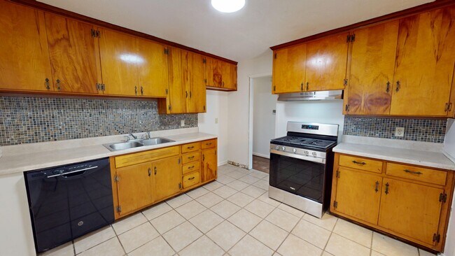 Building Photo - 3307 Bedford Ln