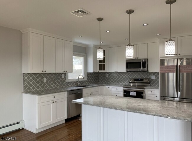 Foto del edificio - 62 Gless Ave