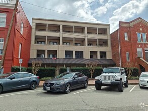 Building Photo - 215 N 19th St